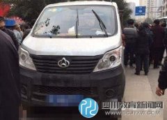 媽媽沒(méi)拔車(chē)鑰匙 3歲女孩駕車(chē)撞傷7旬太婆