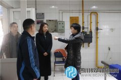 金牛區(qū)教育局副局長許婭到九里堤小學(xué)檢