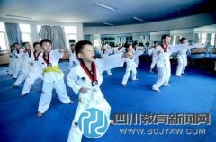 7歲男孩學(xué)跆拳道被打成骨折 學(xué)校＂冷處