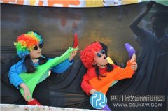 帥爸靚媽來(lái)表演 五幼萌娃樂(lè)開懷